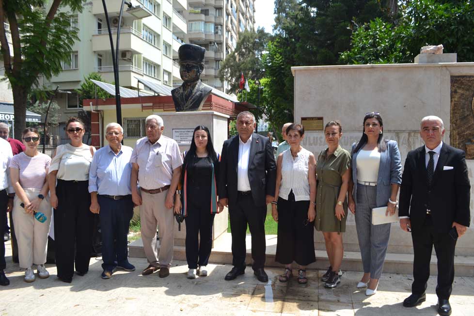 B.Şehir Bld.Bşk.Geçer, Başkan Kurtul Çakın, Basın Meclisi Bşk.Ünal ve kadın üyeler.JPG